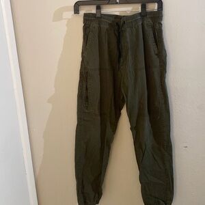 Pants Size Mediam Color Green.